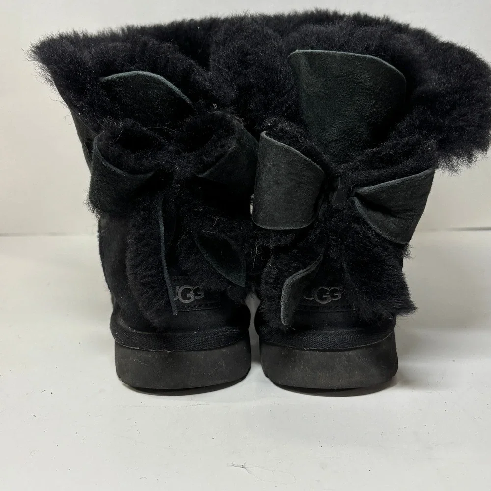UGG Bailey Bow‎ II Boots Women Size 8 Black Sheepskin Suede 1129071 Cabin Core